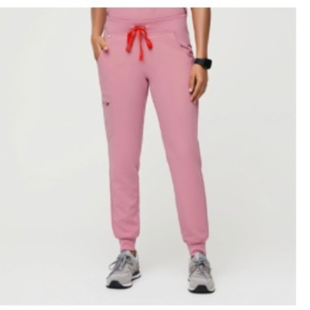 FIGS Zamora scrub pants in Chalk Pink (size M Tall)